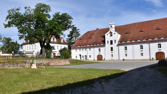 Im Herrnhuter Ortsteil Berthelsdorf steht das Zinzendorf-Schloss. Hier begann Anfang des 18. Jahrhunderts die Geschichte der Brüdergemeinde. 