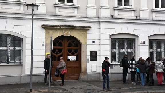 Blick auf das Eingangsportal der Görlitzer Staatsanwaltschaft.