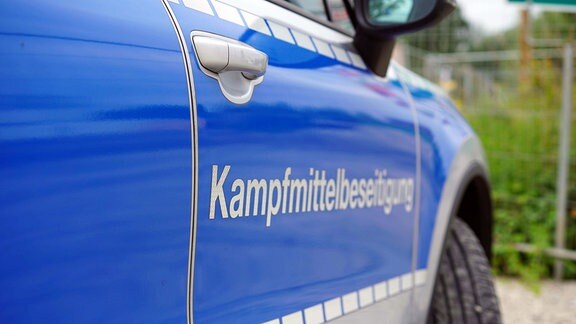 Symbolbilder einer Kampfmittelräumung mit Evakuierungsmaßnahme und Straßensperre in Hannover.