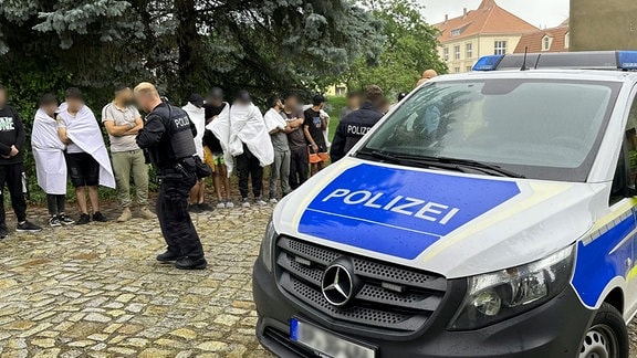 Die Bundespolizei bei einem Aufgriff geschleuster Migranten in Bautzen