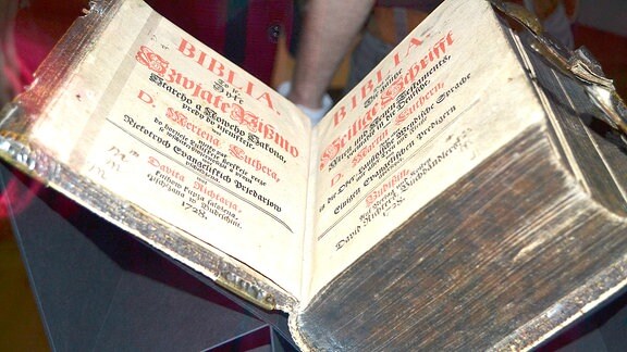 Die älteste sorbische Lutherbibel von 1728. 