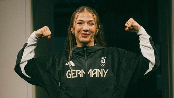 Anastasia Blayvas bei der Einkleidungfür die Olympischen Spiele