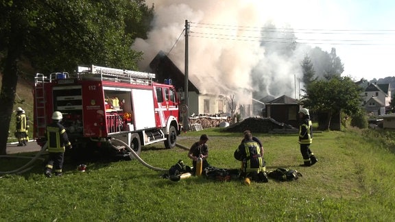 Feuerwehr bei Löscharbeiten