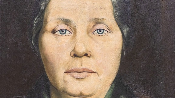 Gemälde einer älteren Frau, die ernst schaut.
