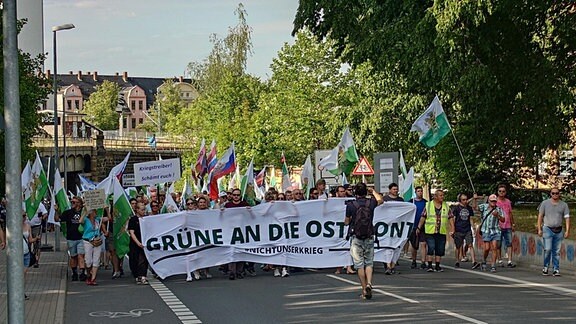 Freie Sachsen ziehen durch Chemnitz
