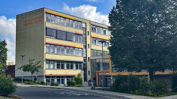 Blick auf ein Schulgebäude in Döbeln.