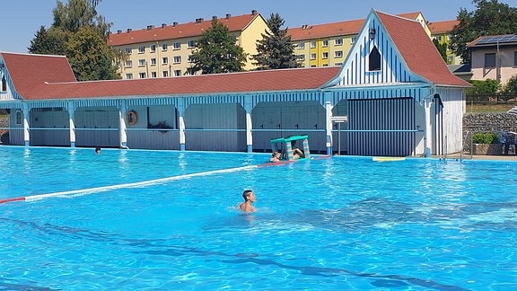 Badegäste im Freibad Eppendorf