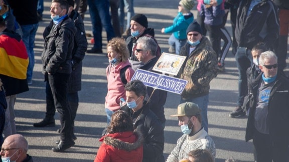 Menschen bei einer Demo.