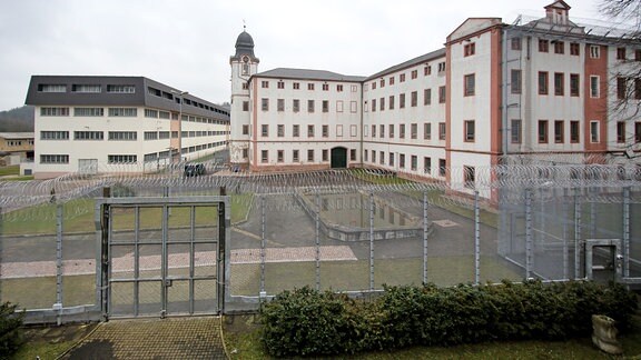 Mit Stacheldraht ist 2016 die Justizvollzugsanstalt Waldheim gesichert.