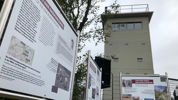 Der restaurierte Grenzturm in Heinersgrün kann besichtigt werden.