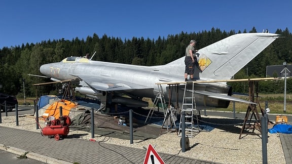 Museum restauriert altes Jagdflugzeug MiG 21