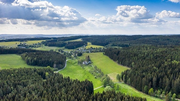 Blick auf das sächsische Vogtland bei Bad Brambach.