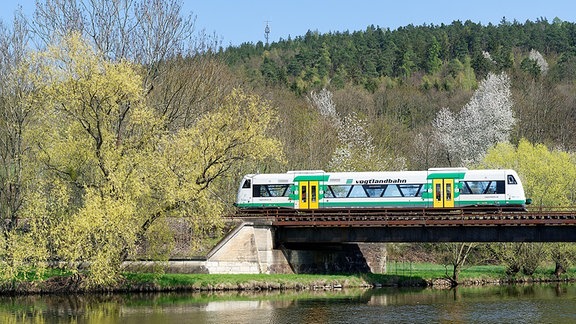 Ein Zug der Vogtlandbahn