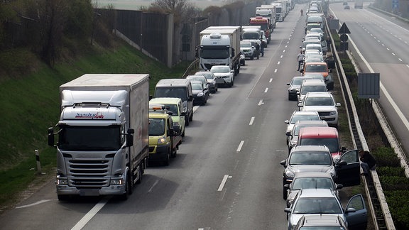 Autobahn A72 Bei Zwickau Am Dienstag In Eine Richtung Gesperrt | MDR.DE