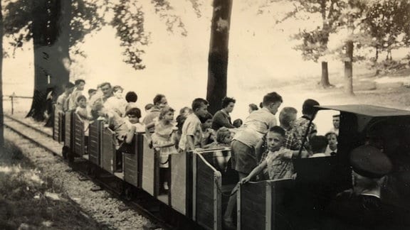 Kinder in der Parkeisenbahn