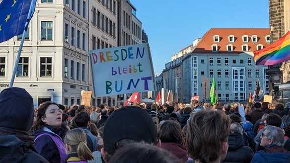 Tausende Menschen Bei Demos In Dresden, Bautzen Und Zwickau | MDR.DE