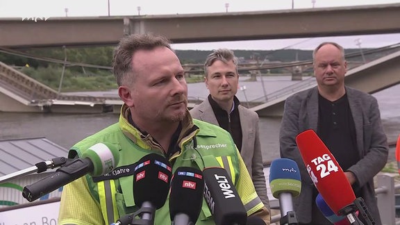 Pressekonferenz zum Teil-Einsturz der Carolabrücke in Dresden