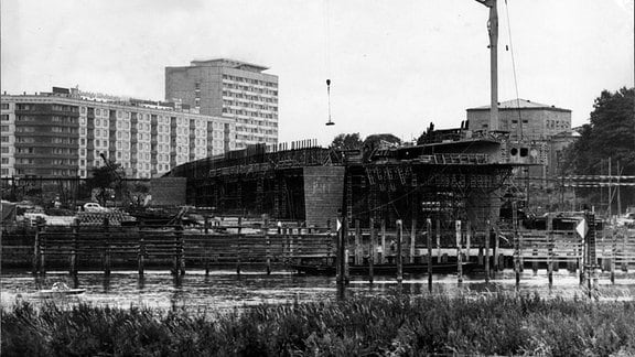 Brückenbau, Carolabrücke, Dr.-Rudolf-Friedrichs-Brücke (von 1971 bis 1991) Aufnahme vom 04.07.1968 Veröffentlichung in Sächsische Zeitung am 12.07.1968