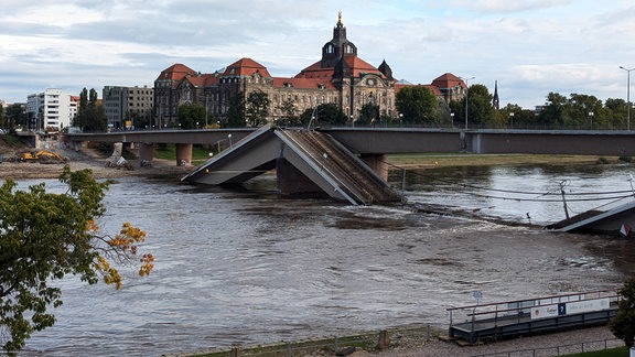 Carolabrücke in Dresden am 25.9.2024 - Vorbereitungen für weiteren Abriss