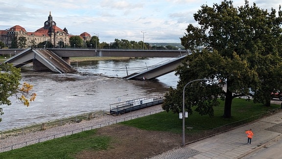 Carolabrücke in Dresden am 25.9.2024 - Vorbereitungen für weiteren Abriss