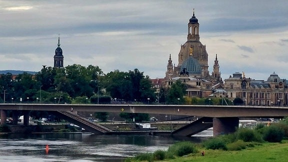 Die eingestürzte Carolabrücke in Dresden.