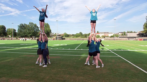 Die Cheerleader der American-Football-Mannschaft Dresden Monarchs beim Training.