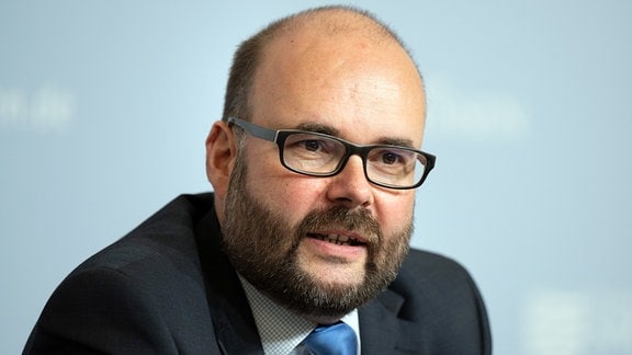 Christian Piwarz (CDU), Kultusminister von Sachsen, nimmt an einer Pressekonferenz anlässlich des bevorstehenden Schuljahresbeginn 2023/24 teil.