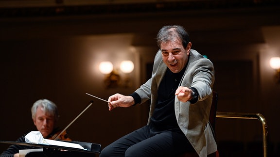 Der italienische Dirigent Daniele Gatti bei der Aufzeichnung eines Rundfunkkonzertes mit der Sächsischen Staatskapelle Dresden in der Semperoper.