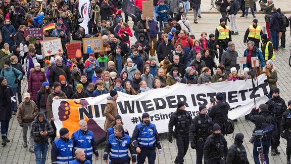 Teilnehmer der Brandmauer-Demo in Dresden