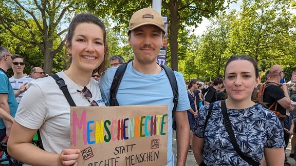 Teilnehmer einer Demokratie-Demo in Dresden