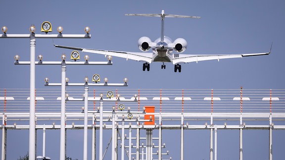 Regionajet im Anflug auf den Flughafen Dresden 