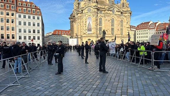 Pegida-Demo und Gegendemo