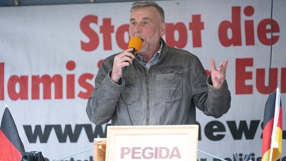 Lutz Bachmann, Pegida-Gründungsmitglied, spricht während einer Kundgebung der extremistischen und islamfeindlichen Pegida-Bewegung.