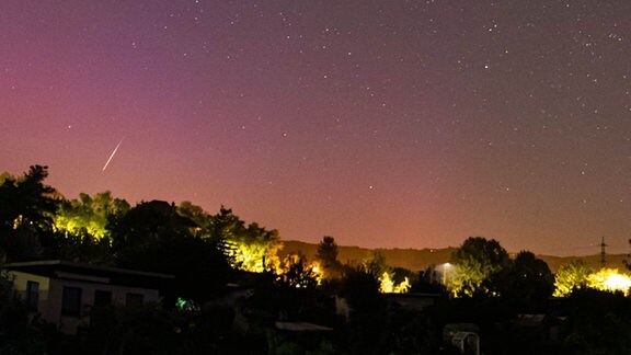 Polarlichter leuchten über Sachsen.