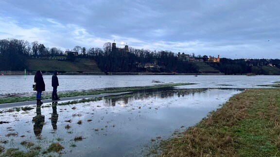 Abnedstimmung bei Hochwasser an der Elbe in Dresden