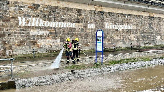 Aufräumarbeiten nach dem Hochwasser in Königsstein