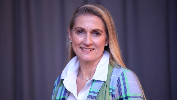 Eine Frau lächelt in die Kamera, Kathrin Dollinger-Knuth (CDU)
