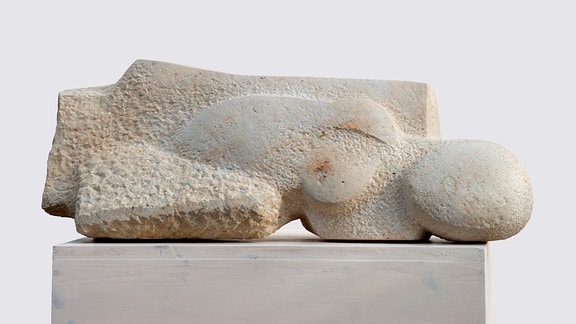 Eine Skulptur aus Sandstein