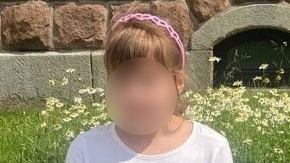 Portraitfoto des vermissten acht Jahre alten Mädchens Valeriia aus Döbeln. 