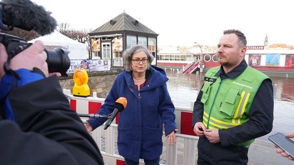 Hochwasser Dresden, Terrassenufer überspült - Feuerwehrsprecher und Umweltbürgermeisterin erklären die Lage