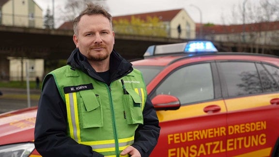 Feuerwehrsprecher Michael Klahre von nder Einsatzleitung informiert zur Bombenentschärfung