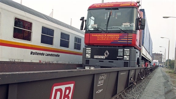 Start für den ersten Zug der Rollenden LandstraÃe am 25.09.1994 auf dem Terminal Dresden-Friedrichstadt.