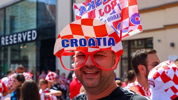 Kroatischer Fan mit Hut und Brille