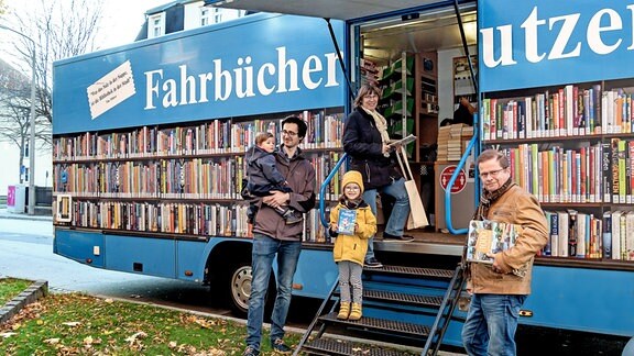 Blauer mobiler Bibliotheksbus "Fahrbücherei Bautzen"