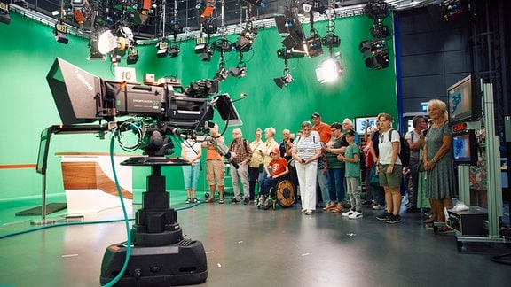 Besucher des Funkhausfestes im TV-Studio