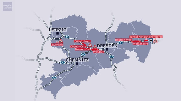 Eine Grafik zeigt die Umrisse des bundeslandes Sachsen. Mehrere Autobahnen durchqueren den Kartenabschnitt. An Stellen, die die A4, A14 und A72 darstellen, sind Baustellensybole eingefügt worden. Sie zeigen an, wo genau an den Strecken gebaut wird.
