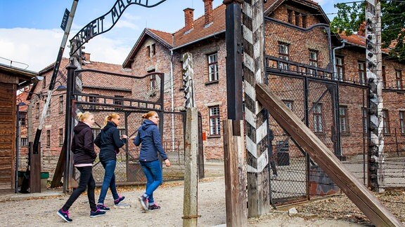 Besucher der Holocaustgedenkstätte Auschwitz