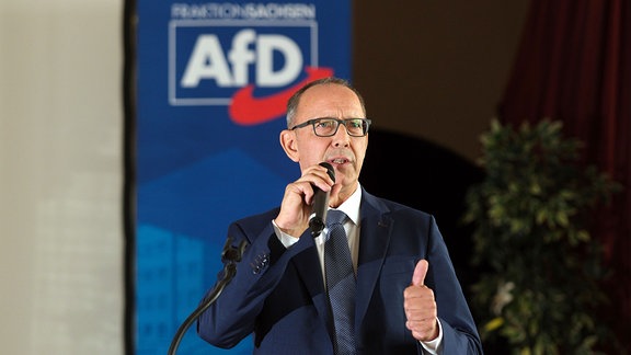 Jörg Urban, Vorsitzender der AfD in Sachsen, spricht zu Mitgliedern seiner Landtagsfraktion.