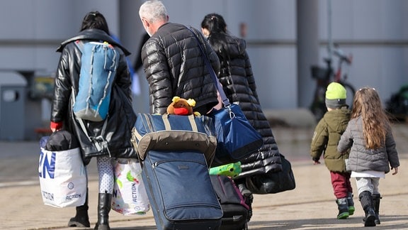 Ukraine-Flüchtlinge kommen in Deutschland an