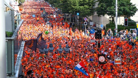 Fans in Leipzig vor dem Spiel Niederlande-Frankreich